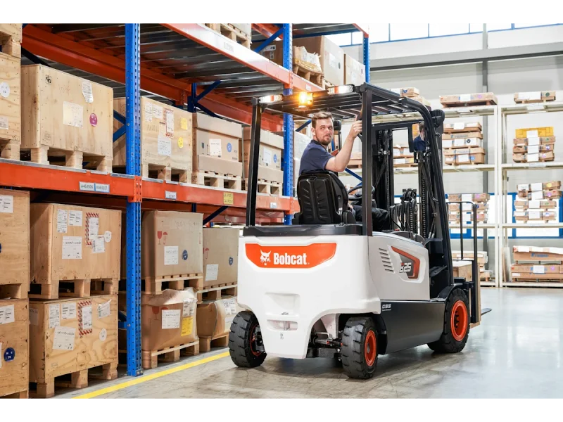 20231208-bobcat-emea-electric-forklifts-b25x-7-plus-gallery-3