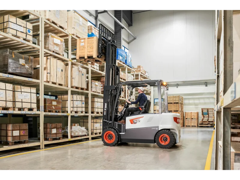 20231208-bobcat-emea-electric-forklifts-b50x-7-gallery-2