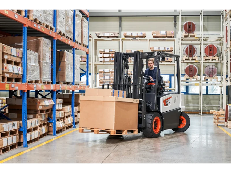 20231208-bobcat-emea-electric-forklifts-b50x-7-gallery-3