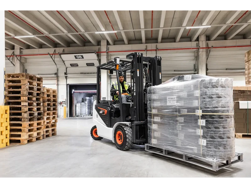 20240215-bobcat-emea-electric-forklifts-b25ns-gallery-2