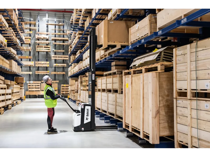 20240227-bobcat-emea-warehouse-equipment-bsl13s-7c-gallery-1